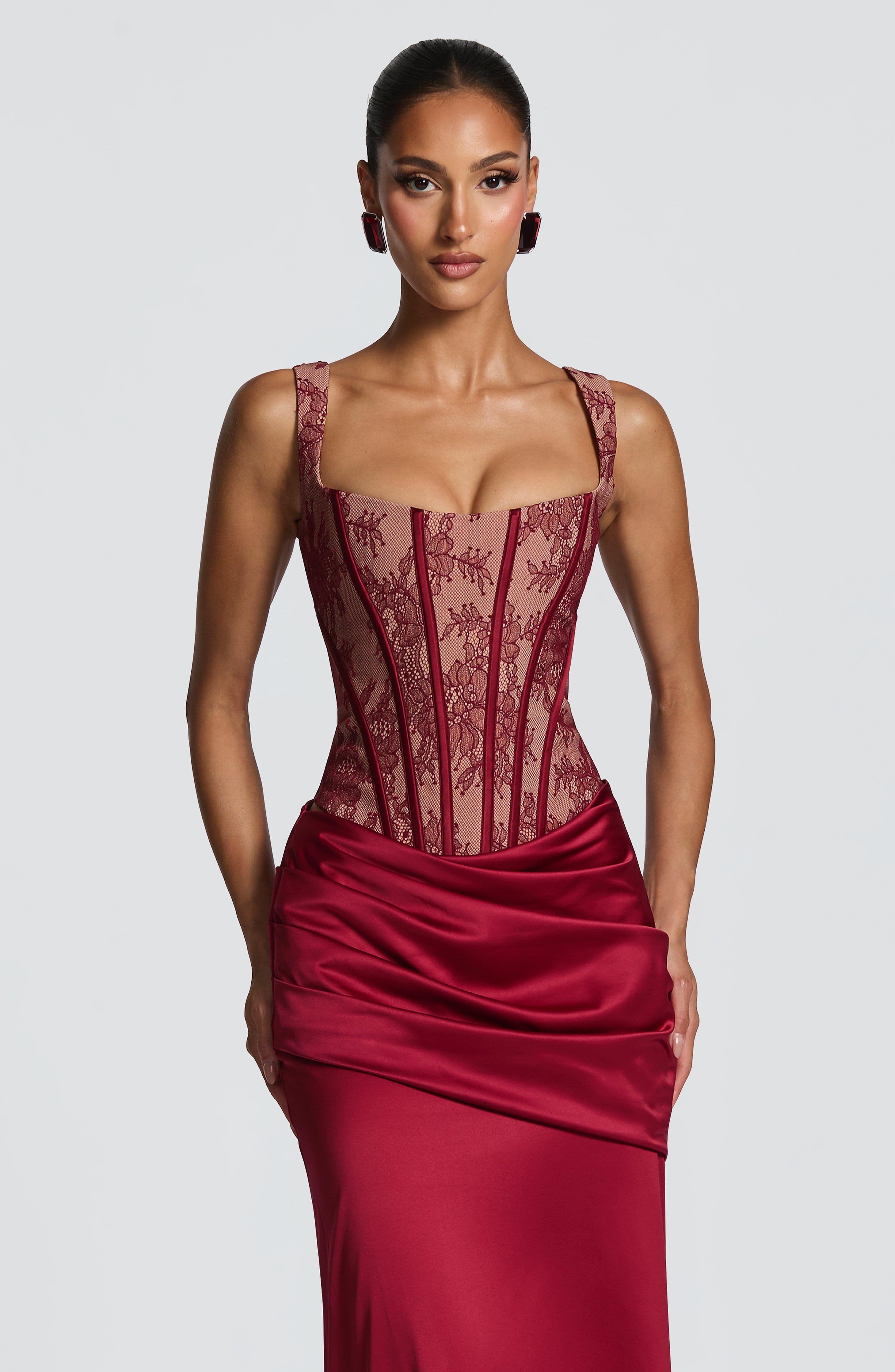 Gorset Nixie – burgundowa koronka